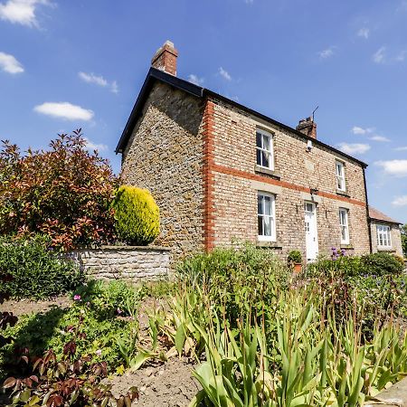 Auburn House Villa Nawton Екстериор снимка
