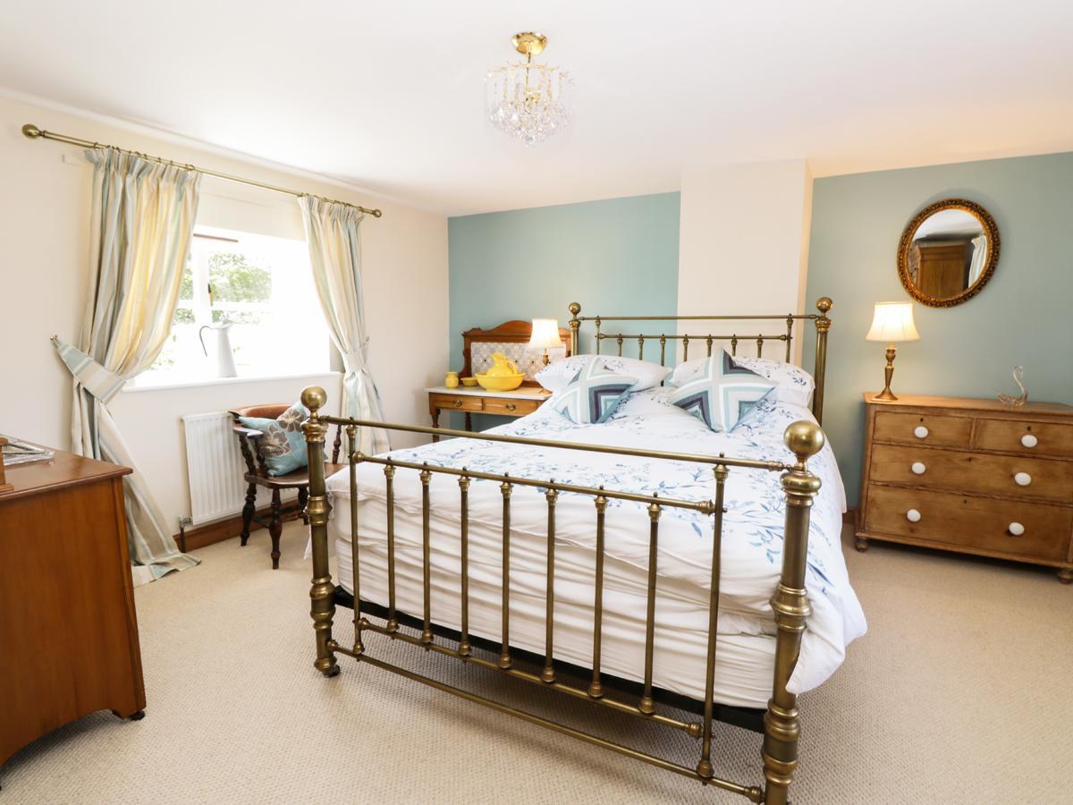 Auburn House Villa Nawton Екстериор снимка
